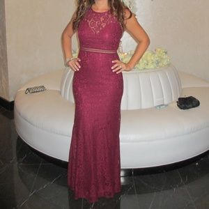 Lulu's Burgundy Lace Dress-Small